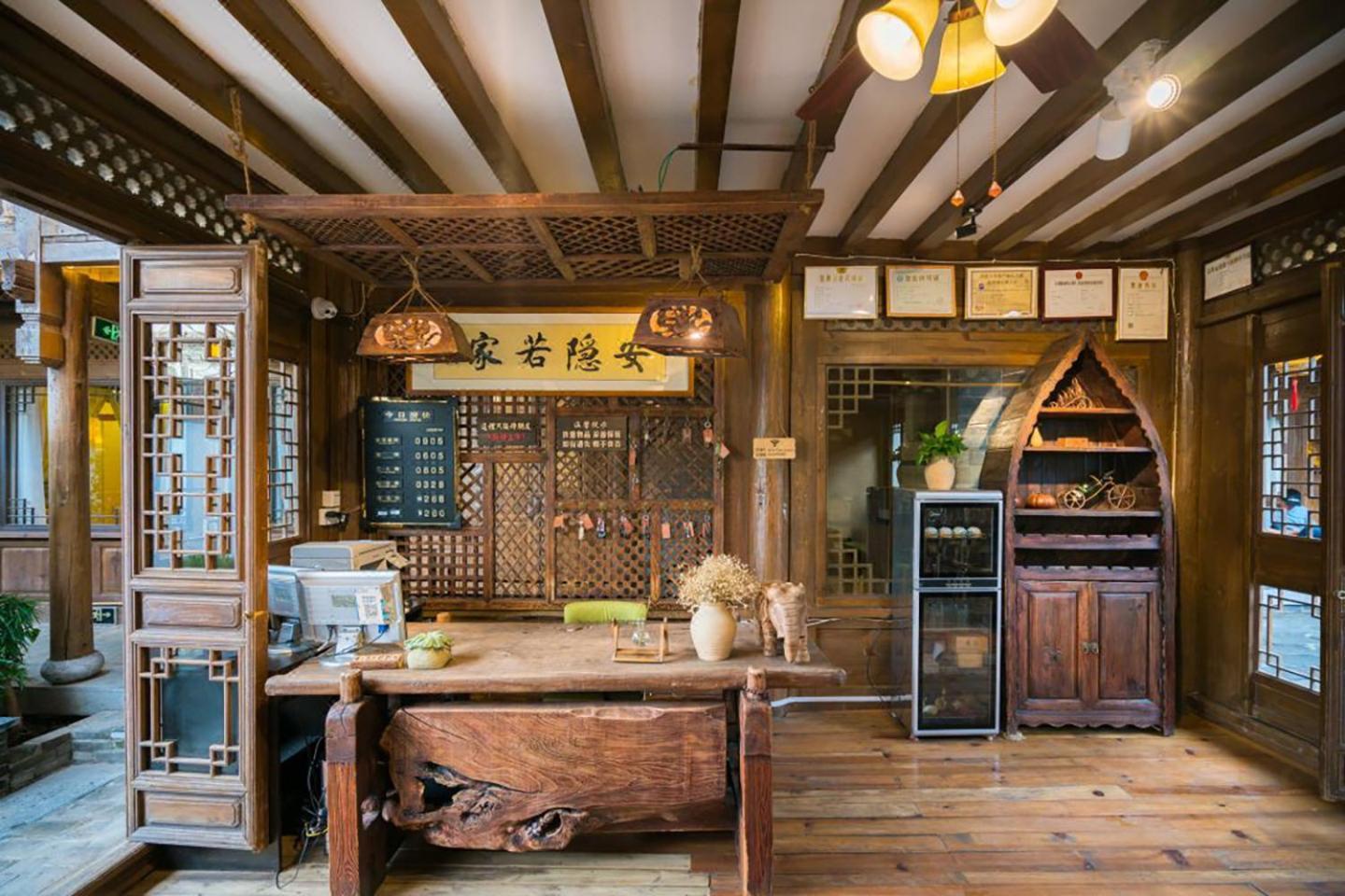 Big Tree Guesthouse - Naxi Old Style Lijiang (Yunnan) Exterior foto